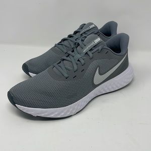Nike Womens Revolution 5 Running Shoes NWOT GRAY WHITE